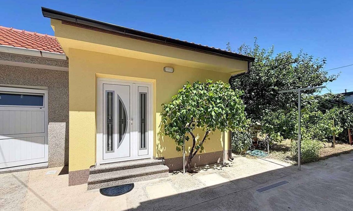 Jurandvor Apartment | Holiday apartment in a quiet and sunny location