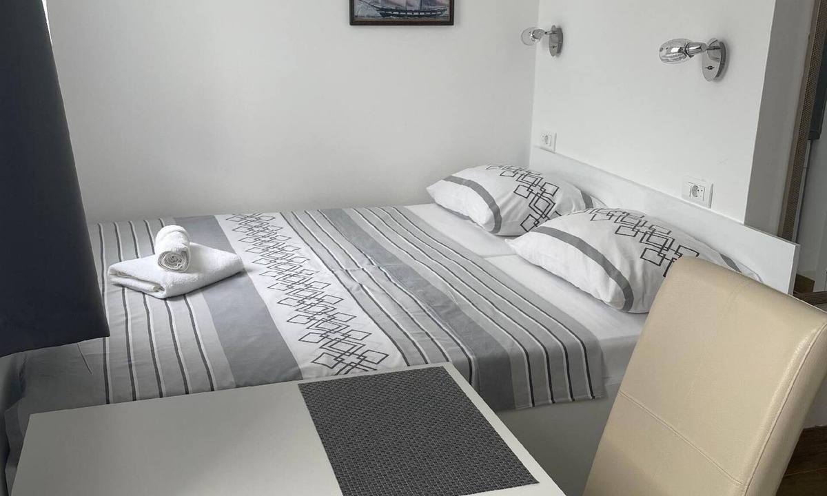 Valbandon Apartment | Holiday Apartment in Fažana with Garden, Terrace