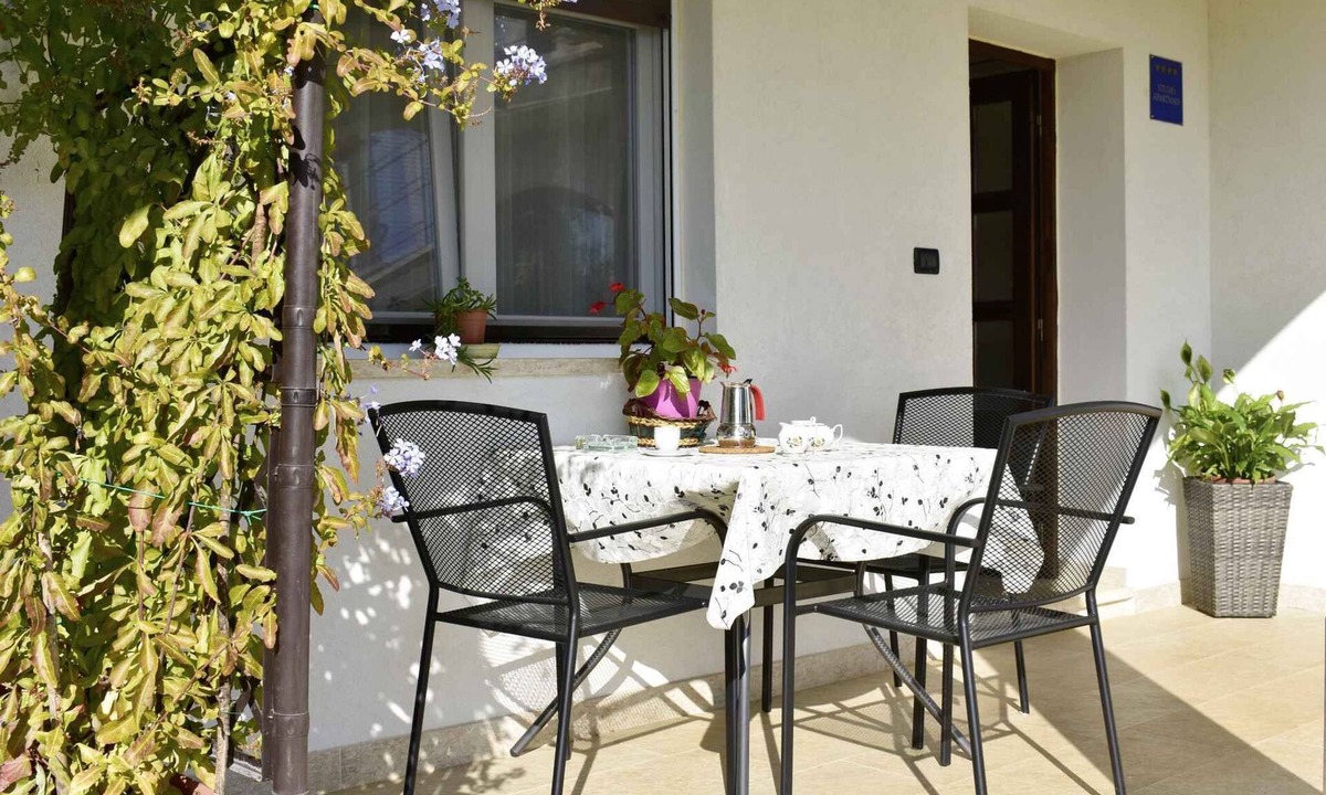 Valica Apartment | Holiday apartment in quiet and sunny surroundings