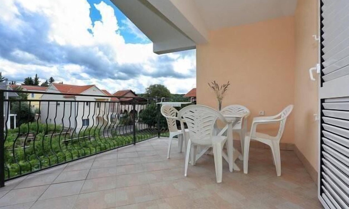 Gornji Karin Apartment | Holiday apartment Karin for 1 - 5 persons with 1 bedroom - Row house