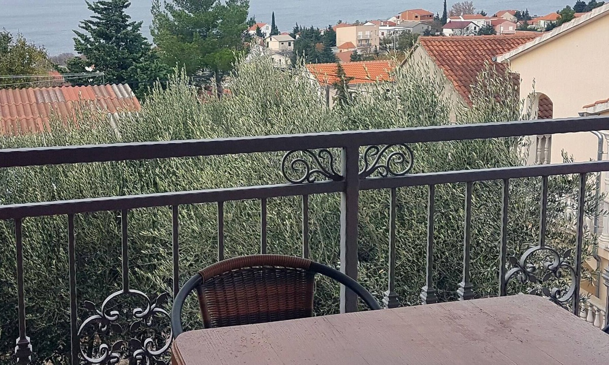 Gornji Karin Apartment | Holiday apartment Karin for 1 - 6 persons with 2 bedrooms - Holiday apartment in one or multi-family