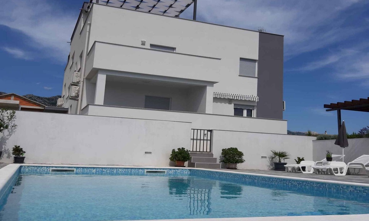 Seline Apartment | Holiday apartment mit Klimaanlage und Pool