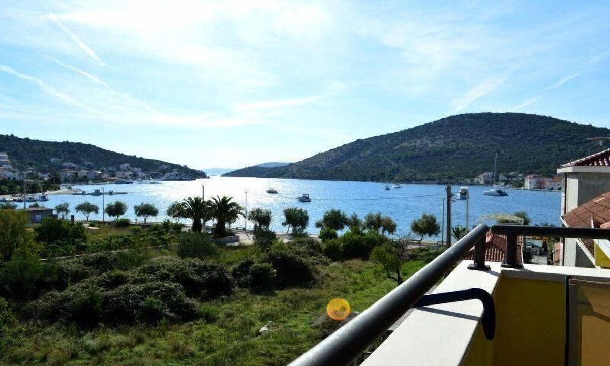 Vinisce Apartment | Holiday apartment Vinišće for 2 - 4 persons with 2 bedrooms - Twin house