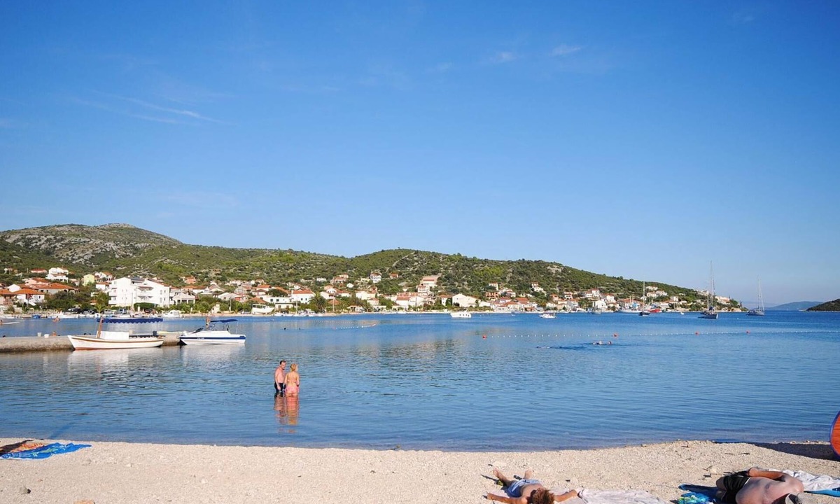 Vinisce Apartment | Holiday apartment Vinišće for 1 - 6 persons with 2 bedrooms - Row house