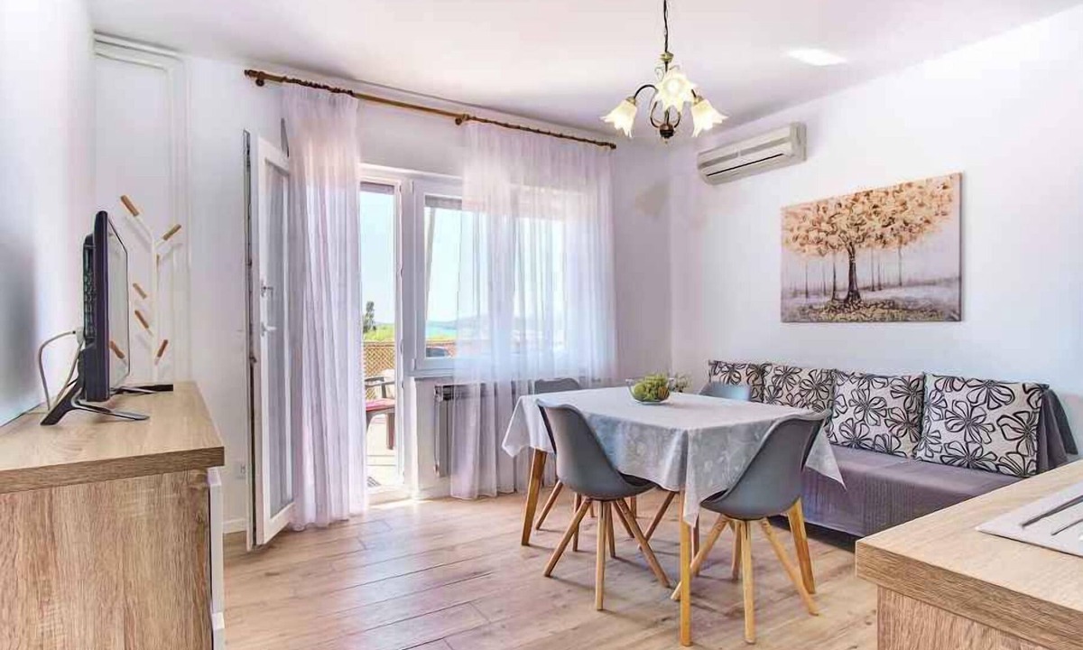 Cove Murtar Apartment | Holiday apartment with terrace and sea view