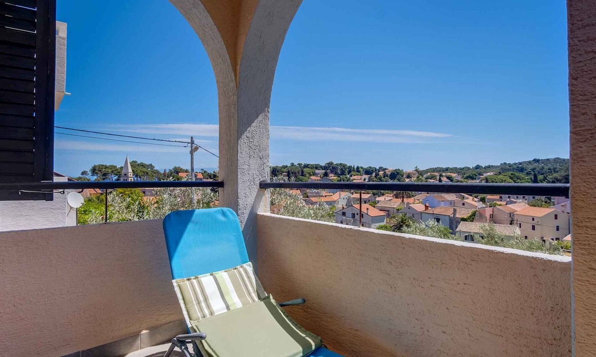 Veli Losinj Apartment | Holiday apartment with balcony