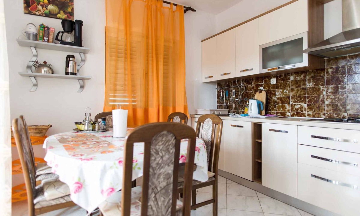 Grebastica Apartment | Holiday apartment with air conditioning and sea view
