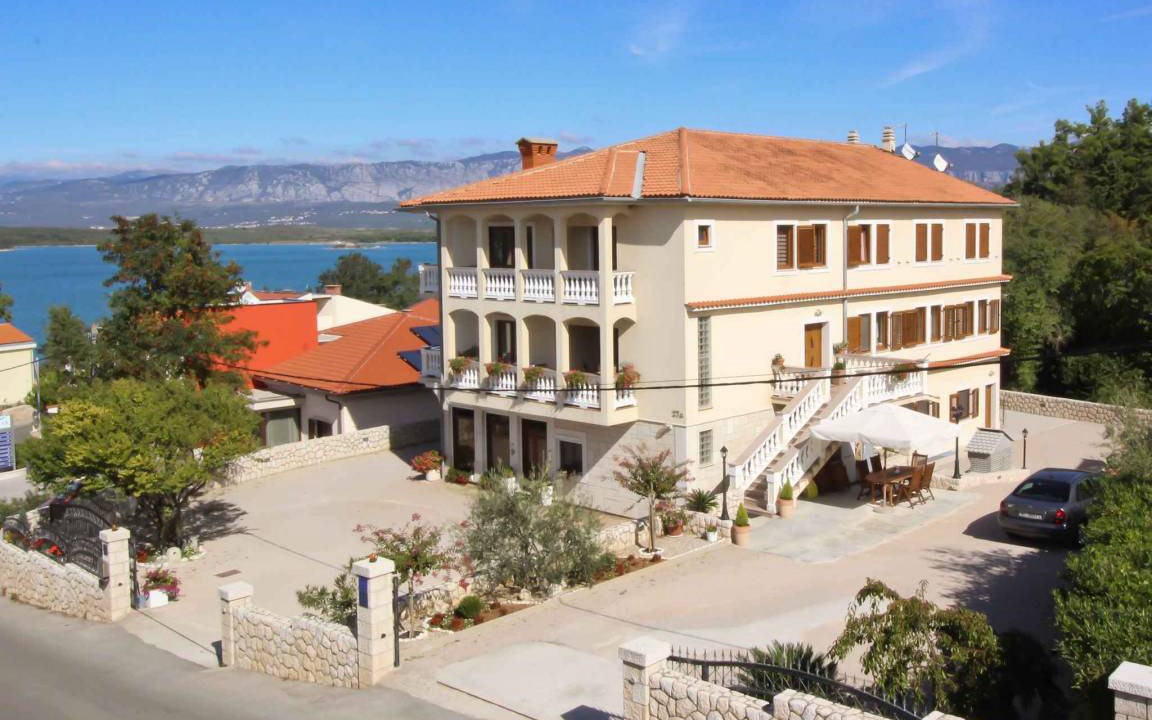 Soline Apartment | Holiday apartment with air conditioning and terrace with sea view