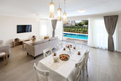 Sveti Anton Apartment | Holiday Apartment with Private Pool - SARA