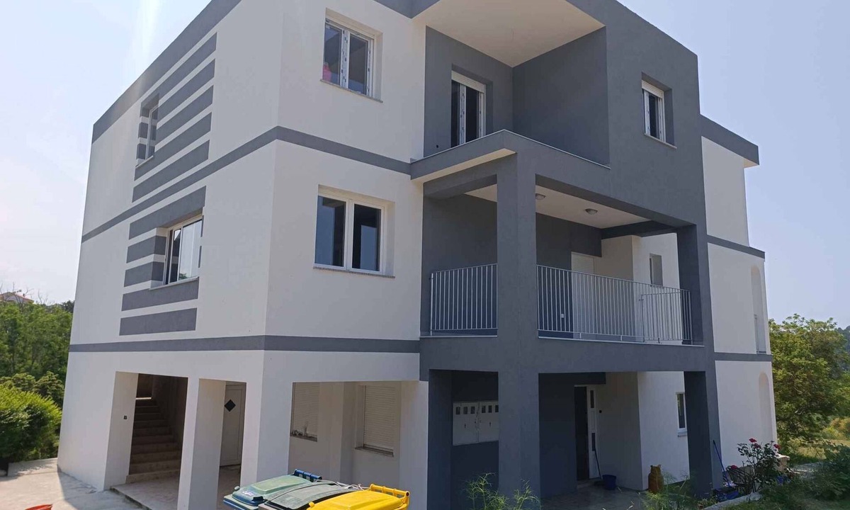 Lopar Apartment | Holiday apartment with air conditioning in a quiet location