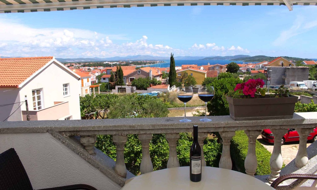 Vodice Apartment | Holiday apartment with balcony and air conditioning