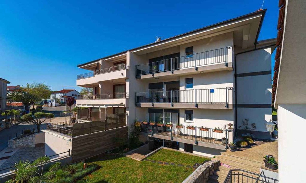 Porat Apartment | Holiday apartment with balcony and sea view