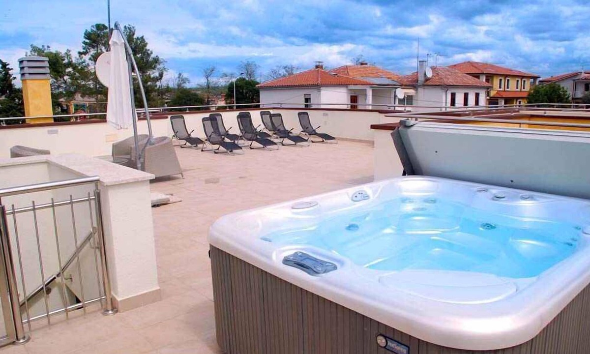 Umag Apartment | Holiday apartment with balcony and air conditioning
