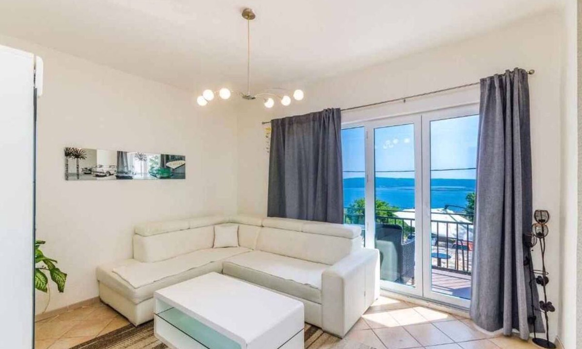 Klanfari Apartment | Holiday apartment with jacuzzi and sea view