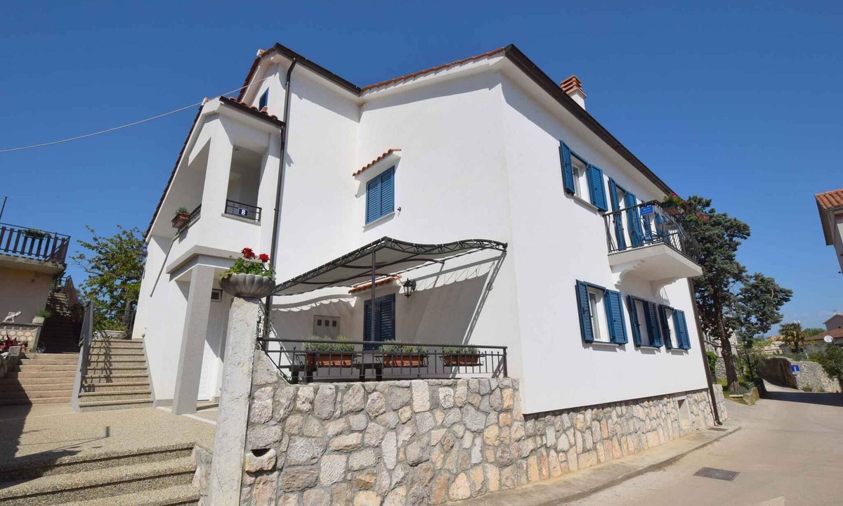 Porat Apartment | Holiday apartment with balcony and air conditioning