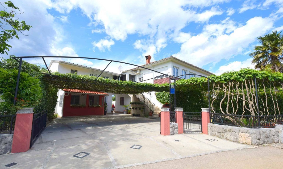 Sveti Anton Apartment | Holiday apartment with balcony