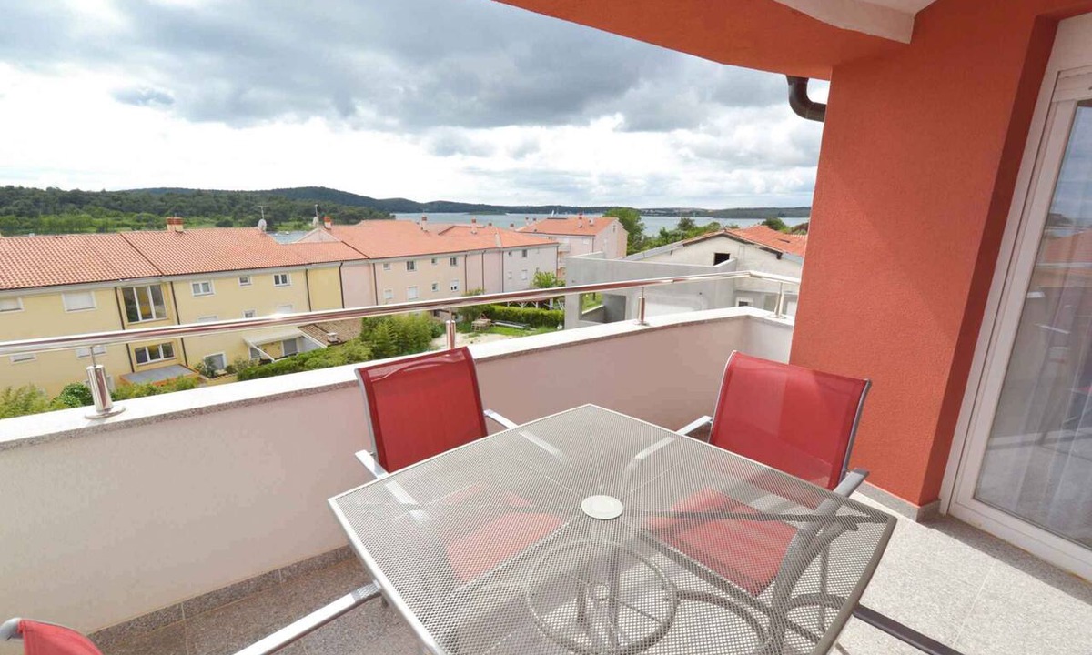 Medulin Apartment | Holiday apartment with balcony and sea view