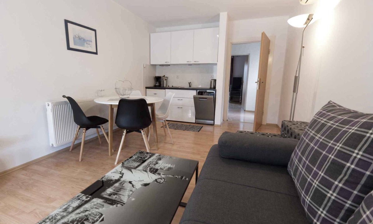 Njivice Apartment | Holiday apartment with air conditioning