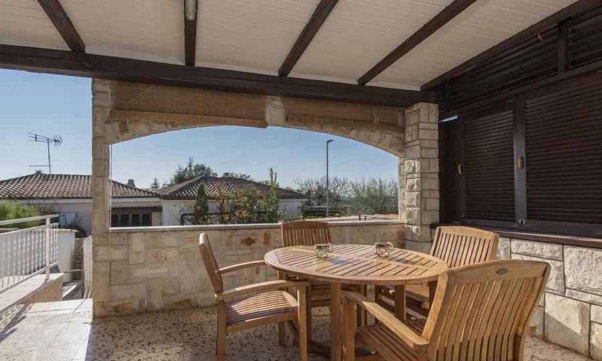 Karigador Apartment | Holiday apartment with covered terrace with sea view