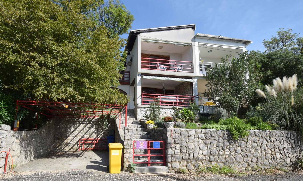 Omisalj Apartment | Holiday apartment with beautiful sea views