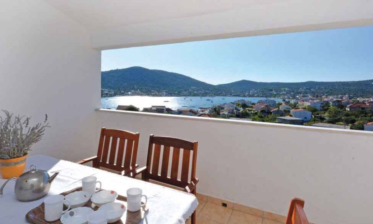 Vinisce Apartment | Holiday Apartment with Terrace and Sea View
