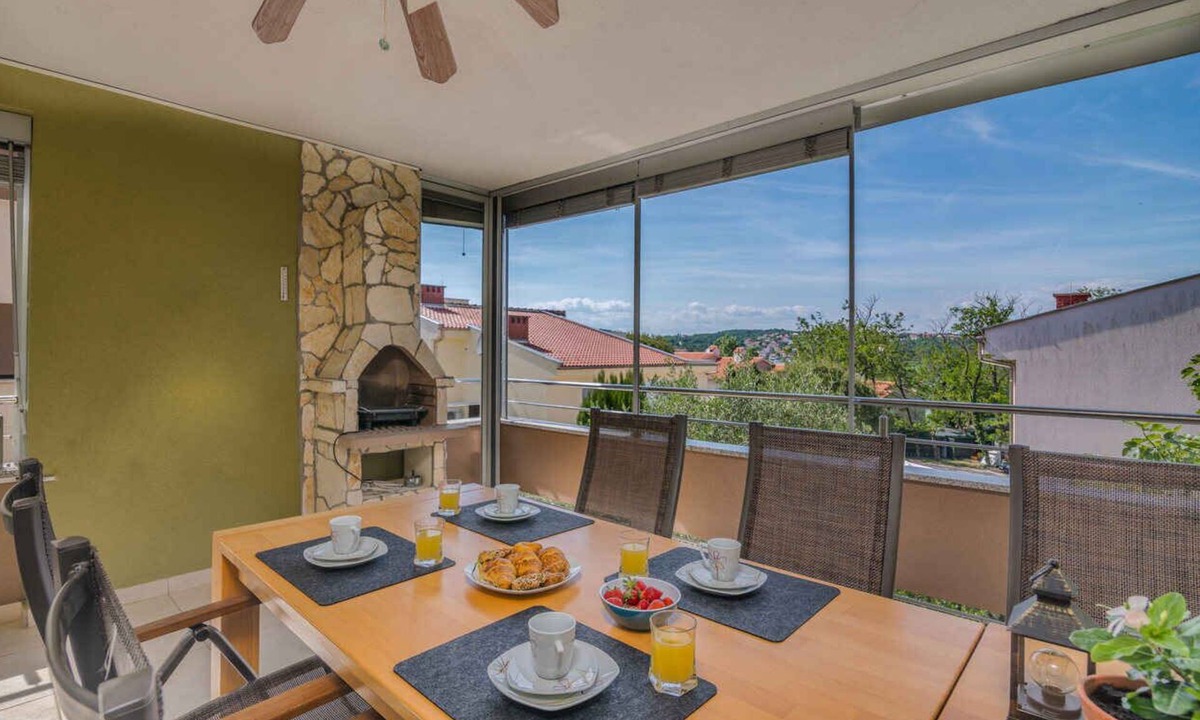Soline Apartment | Holiday apartment with large terrace near the beach and air conditioning