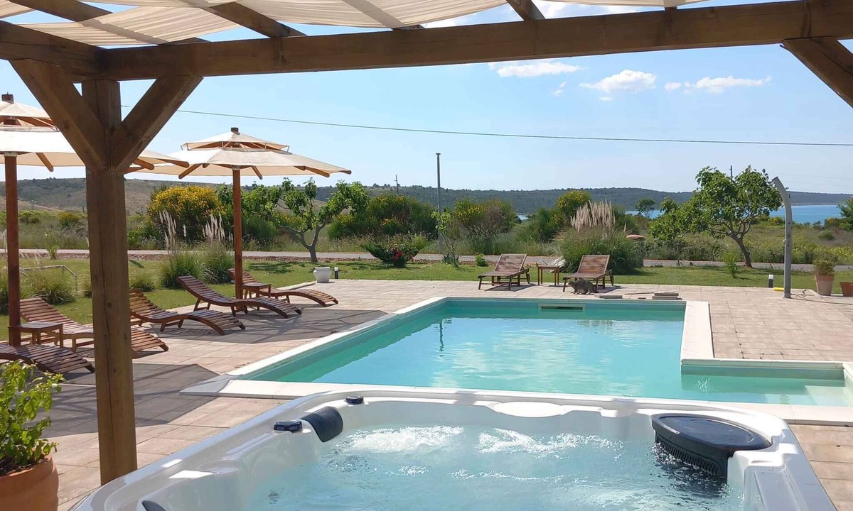 Ljubac Apartment | Holiday apartment with pool and terrace