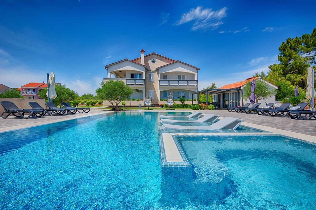 Vir Apartment | Holiday apartment with pool, lake view, quiet location for 4 people