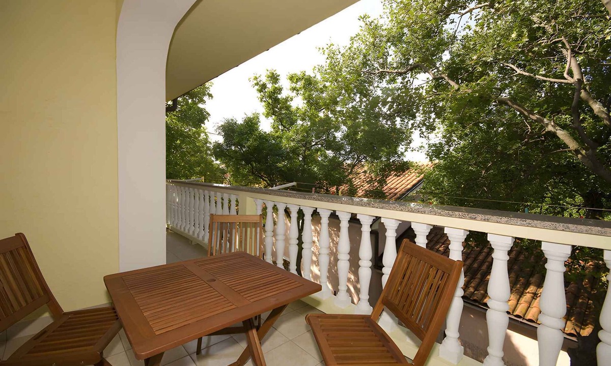 Povile Apartment | Holiday apartment With sea views and air conditioning