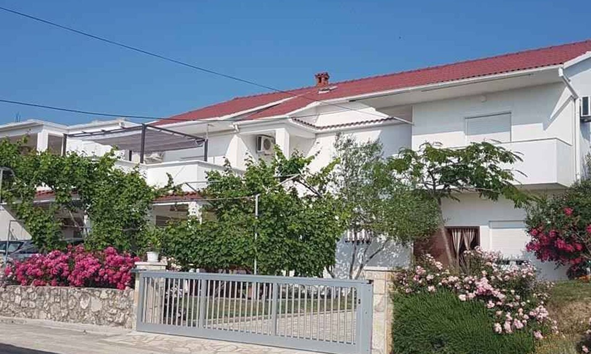 Ljubac Apartment | Holiday apartment with terrace and air conditioning