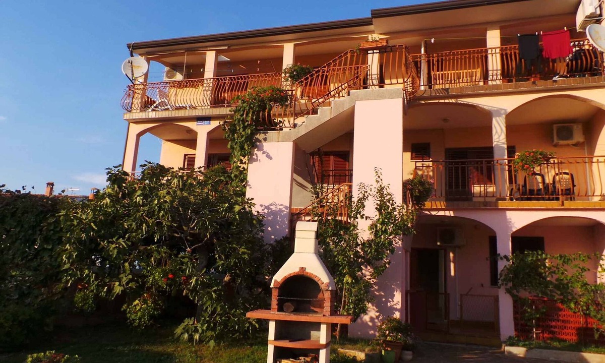 Monterol Apartment | Holiday apartment with terrace