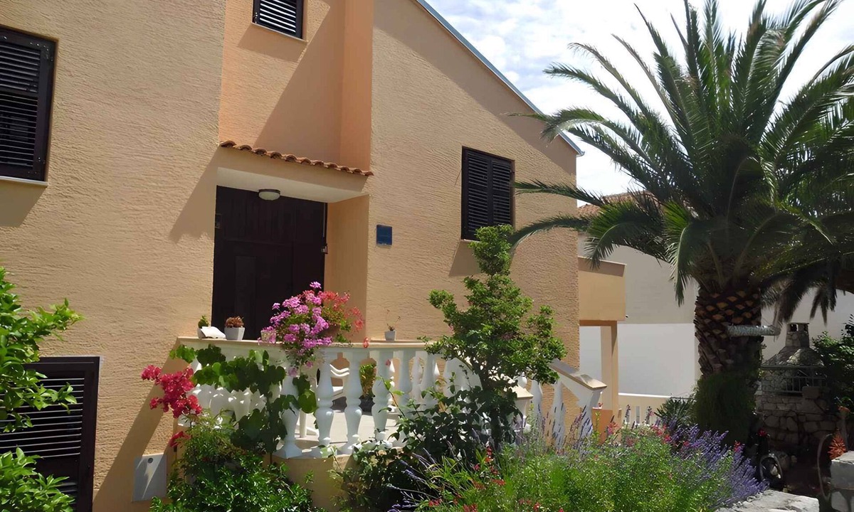 Cove Murtar Apartment | Holiday flat with sea view