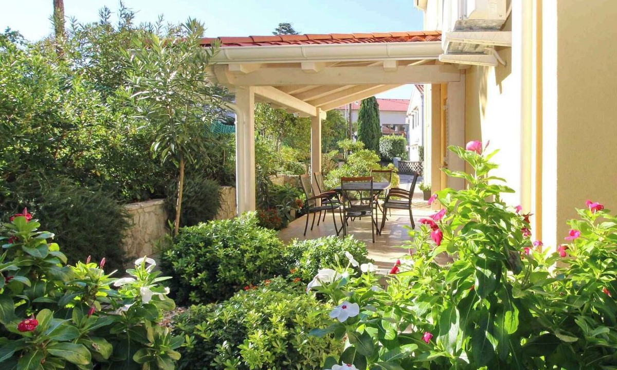 Baska Apartment | Holiday flat with shared pool and barbecue