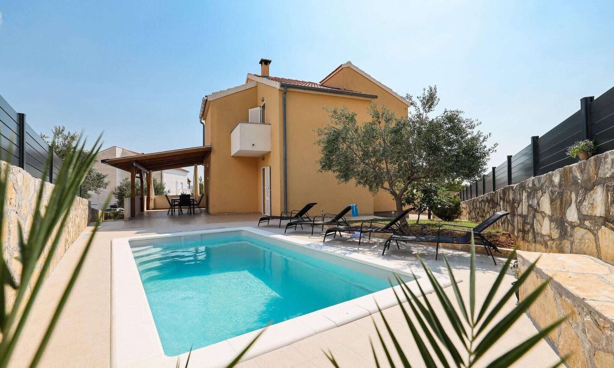 Maslenica House | Holiday Home in Jasenice near the Sea