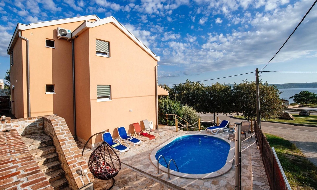 Maslenica House | Holiday Home Jasenice near Beach & Pool
