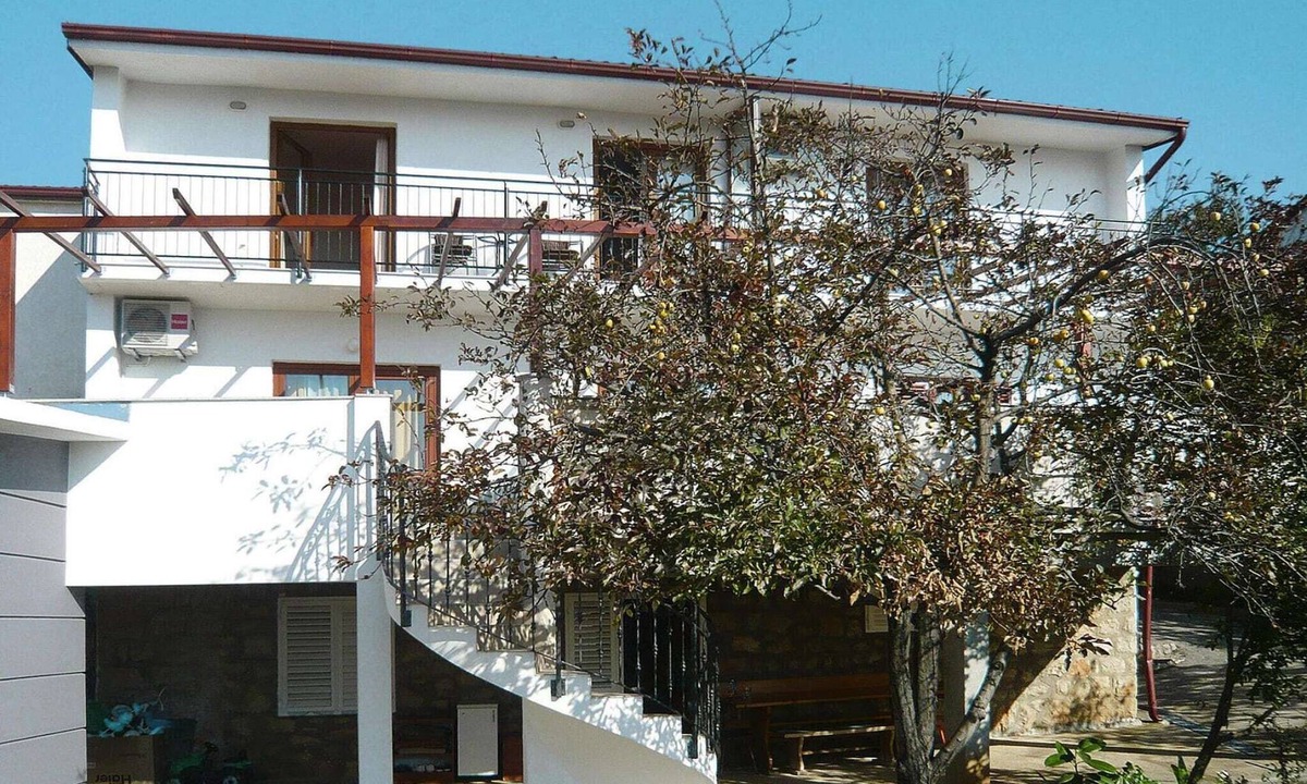Starigrad Apartment | Holiday Home in Starigrad with Sea Views