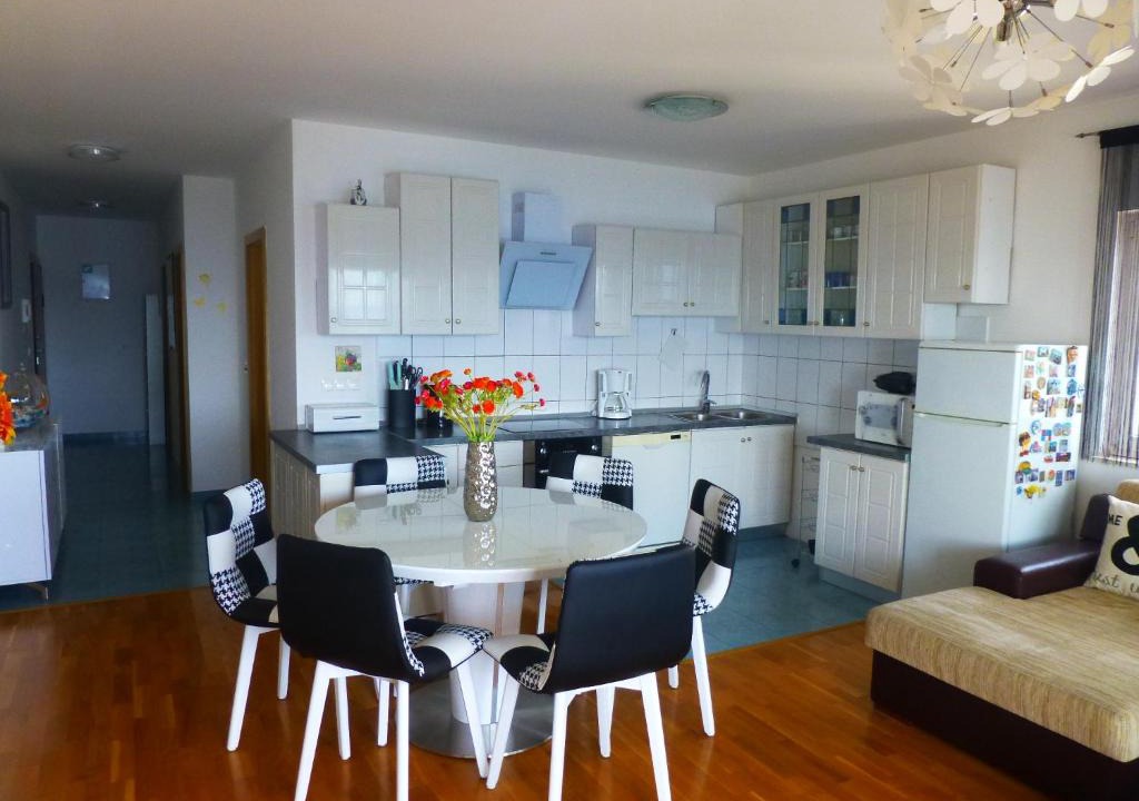 Okrug Gornji Apartment | Holiday Home 193340