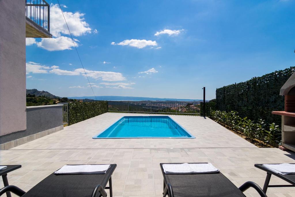 Solin House | Holiday Home 2M with pool