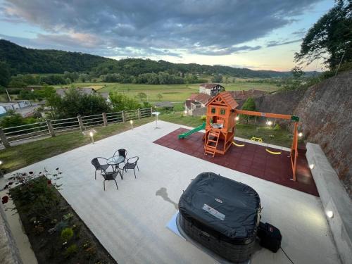 Mace Apartment | Holiday Home Ana with Sauna, Jacuzzi & Playground