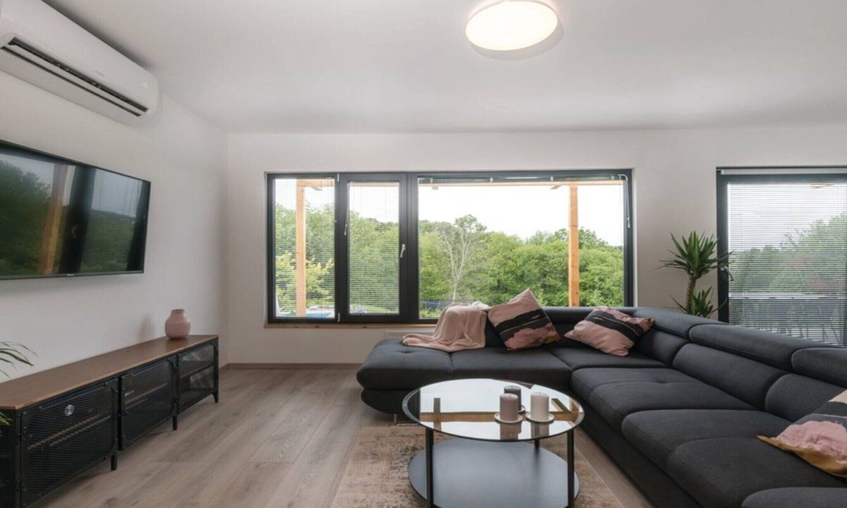 Lekenik House | Holiday Home Arbaro - Three Bedroom Holiday Home with Pool