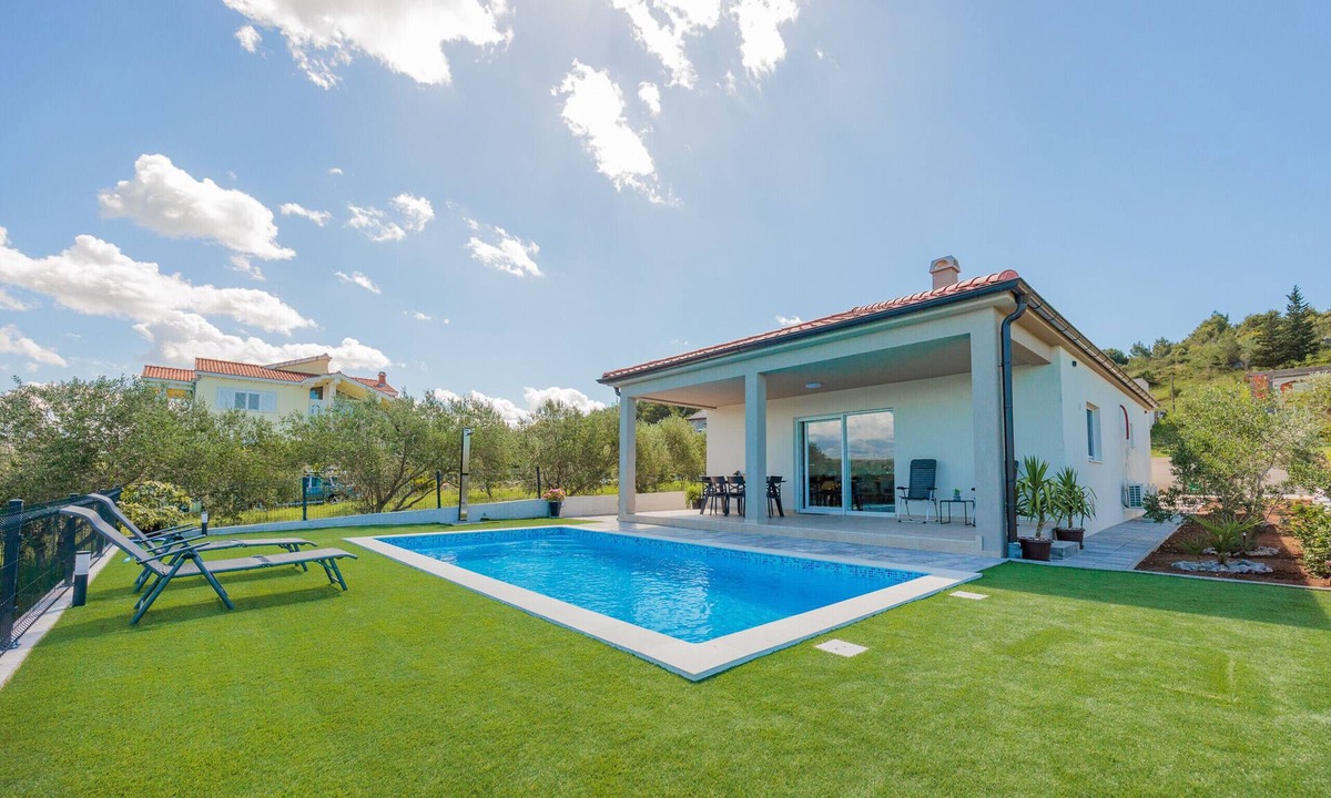 Ljubac House | Holiday Home Bonato with pool