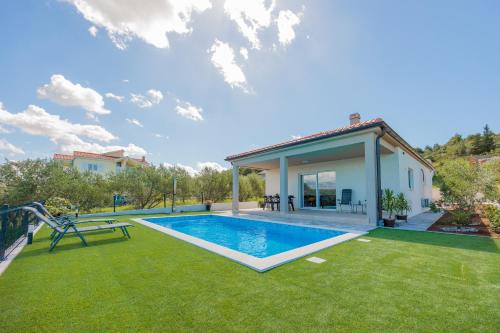 Ljubac House | Holiday Home Bonato with pool