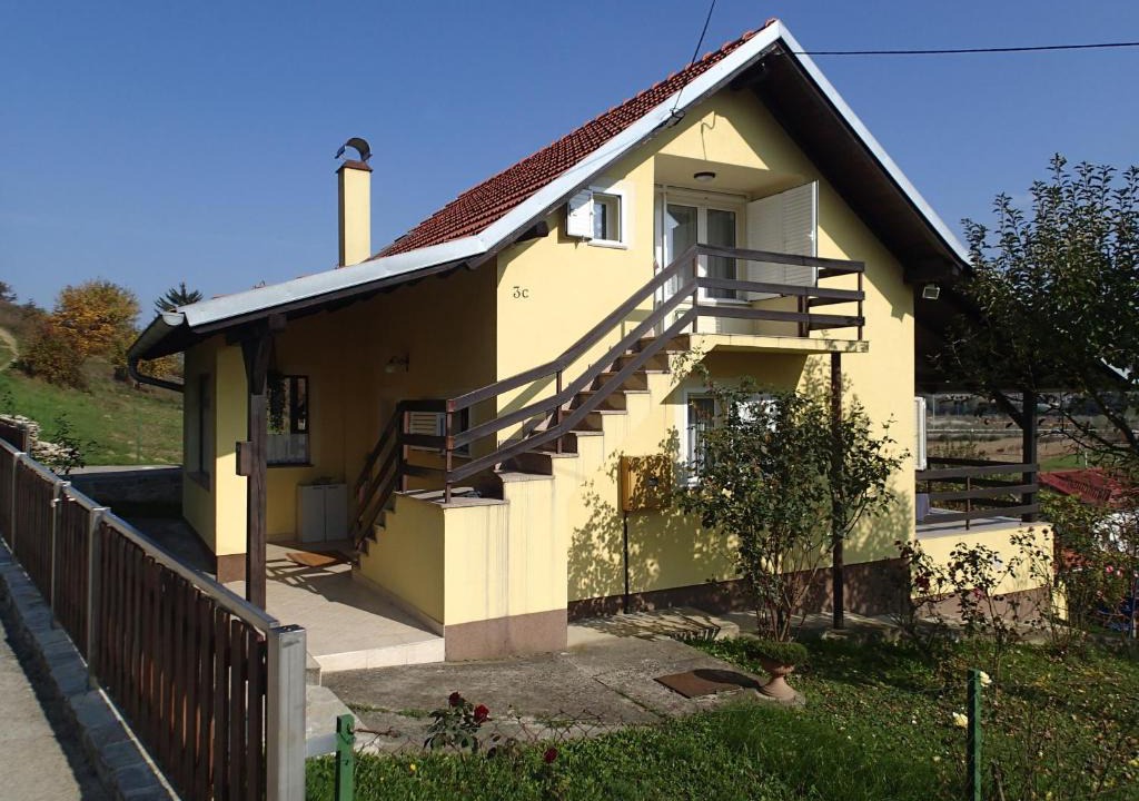 Sveti Kriz Zacretje House | Holiday Home Dora