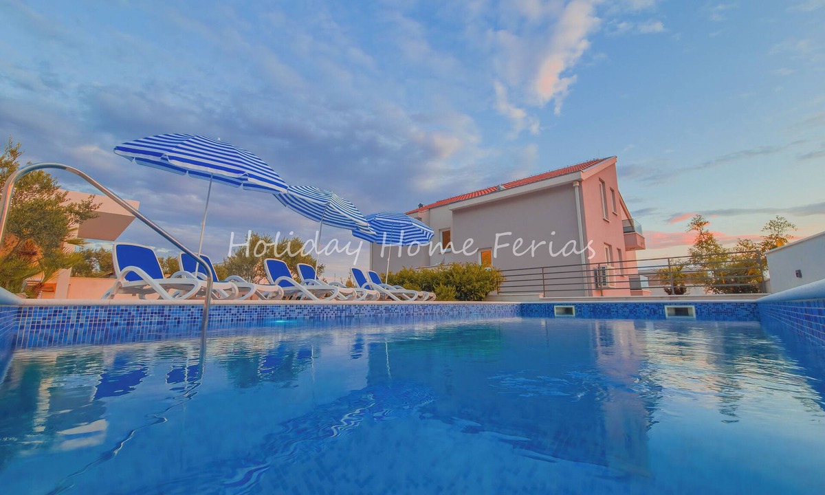 Veliko Brdo Villa | Holiday Home Ferias in Makarska for 6 - Private Pool, Parking, BBQ & Fast Wi-Fi