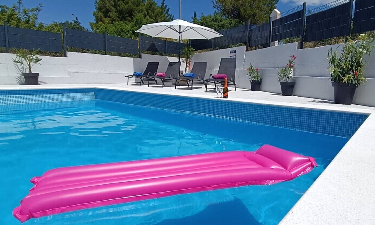 Bilice House | Holiday Home Gabi - Three Bedroom Holiday Home with Terrace and Swimming pool