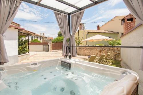 Vabriga House | Holiday Home Giovanni Vabriga with private Jacuzzi