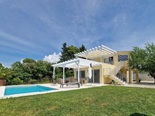 Bilice House | Holiday Home Großes Ferienhaus zur alleinigen Nutzung mit Pool by Interhome