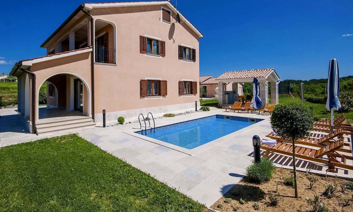 Novaki Motovunski Villa | Holiday home with pool and a large garden near the vineyards, Istria