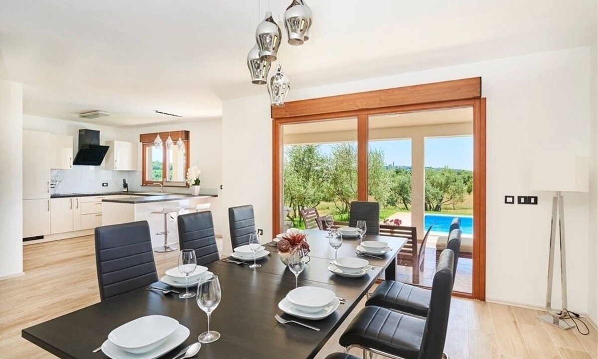 Kastel House | Holiday Home in Buje with Terrace, Air condition, WIFI, Washing machine (3356-1)