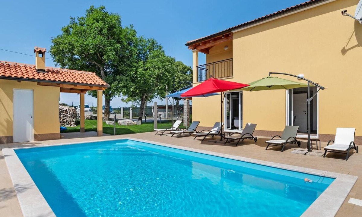 Lanisce House | Holiday Home in Buzet with Terrace